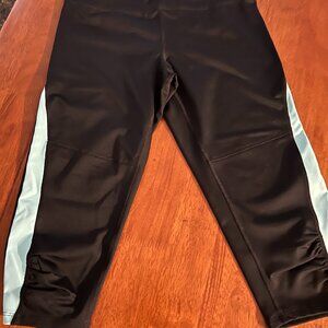 Womens size small spandex capris. Exp core performance brand.